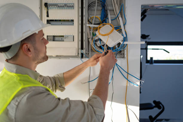 Best Affordable Emergency Electrician  in Flora Vista, NM